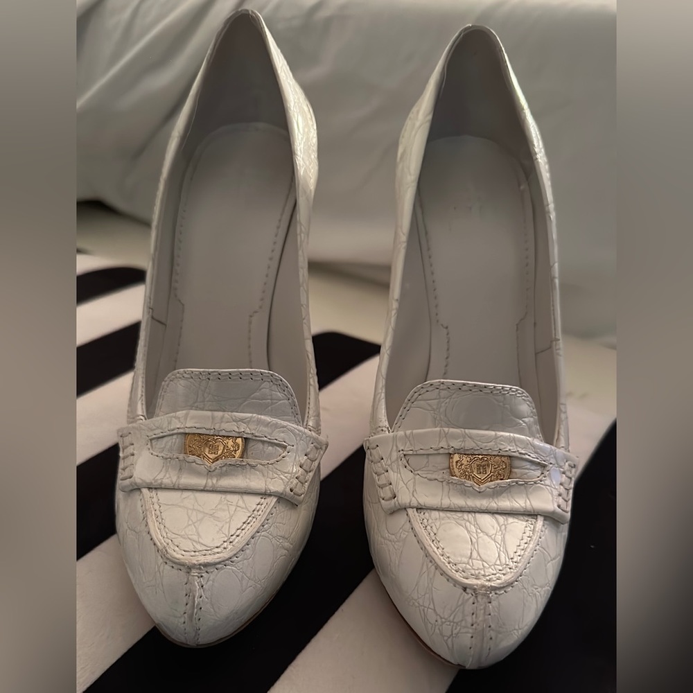 Givenchy white leather loafer pumps. Preowned. Euro size 38.